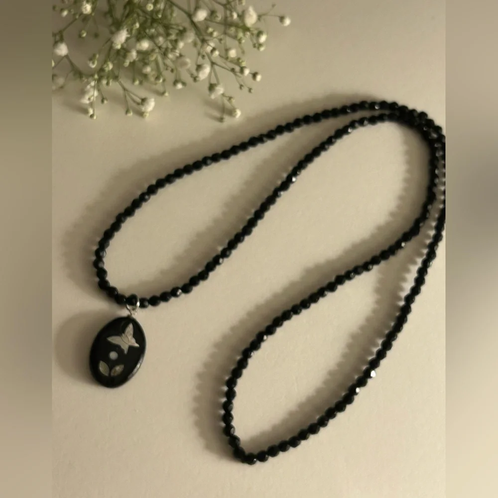 Vintage Necklace inlaid Mother of Pearl Butterfly flowers pendant faceted beads